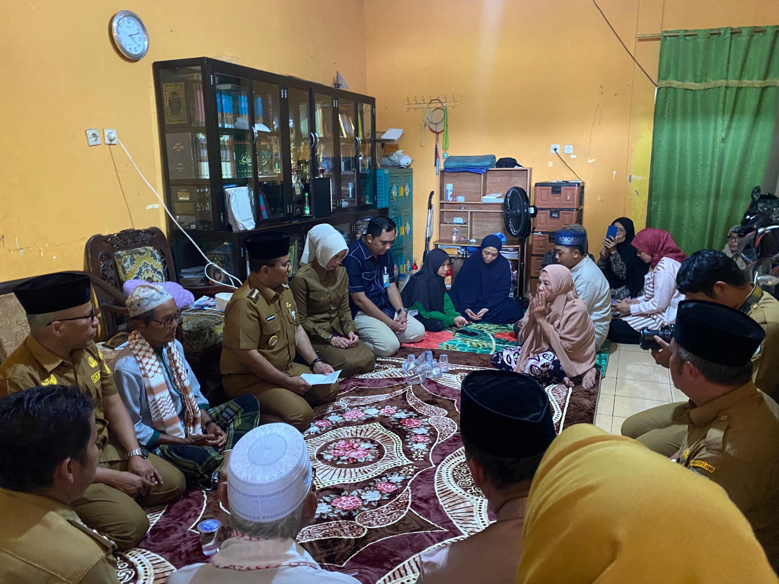 Duka di Tanah Suci, Santunan untuk Pejuang Agama: Pemkot Jambi Serahkan JKM ke Keluarga Almarhum Samsul Bahri